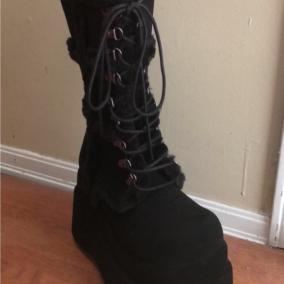 Bear 202 Brand new Demonia boots size 7 - Picture 1 of 4